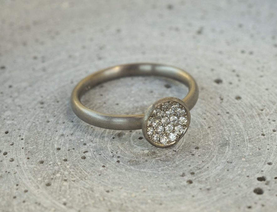 Ring mit 18 Brillanten