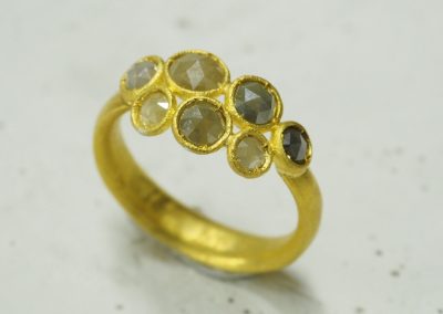 Ring mit 7 Diamantrosen