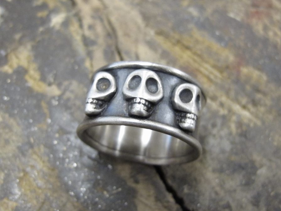 Ring Skulls