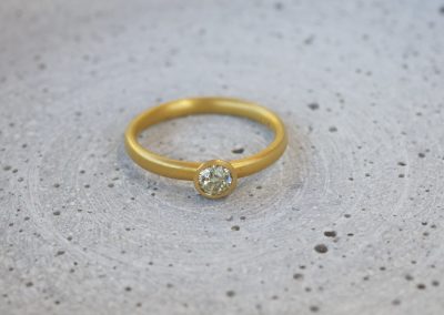 Ring Gold mit Altschliffdiamant