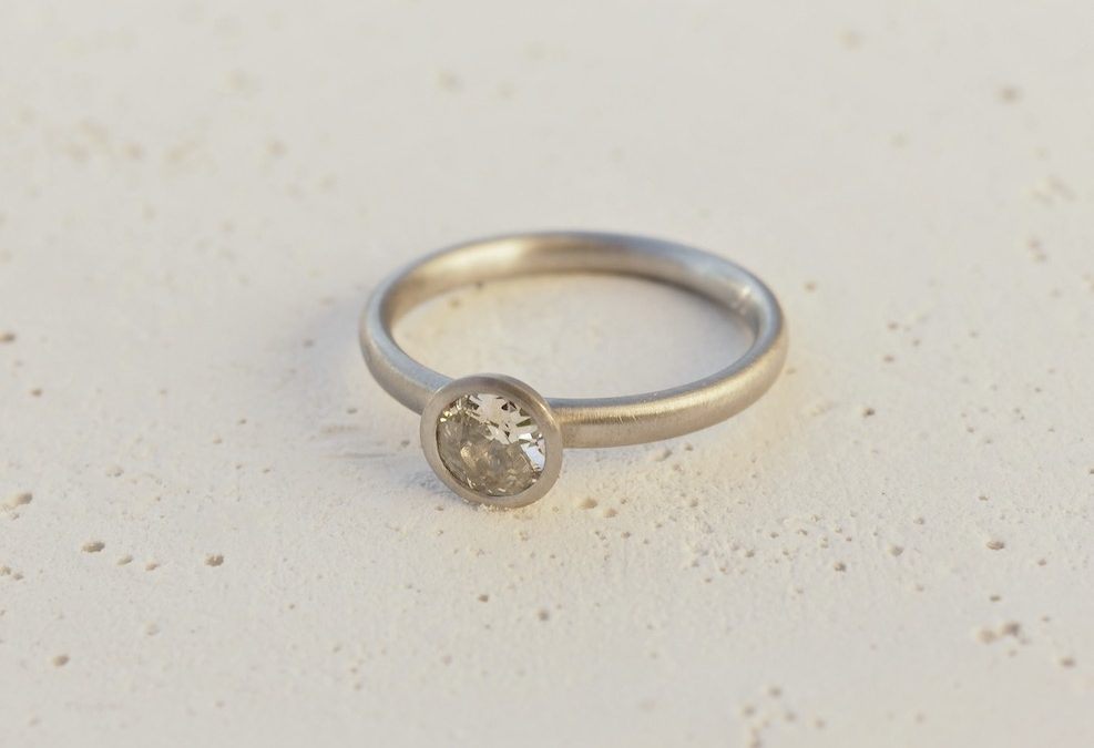 Ring Platin mit Altschliffdiamant